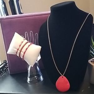 Long necklace and bangles